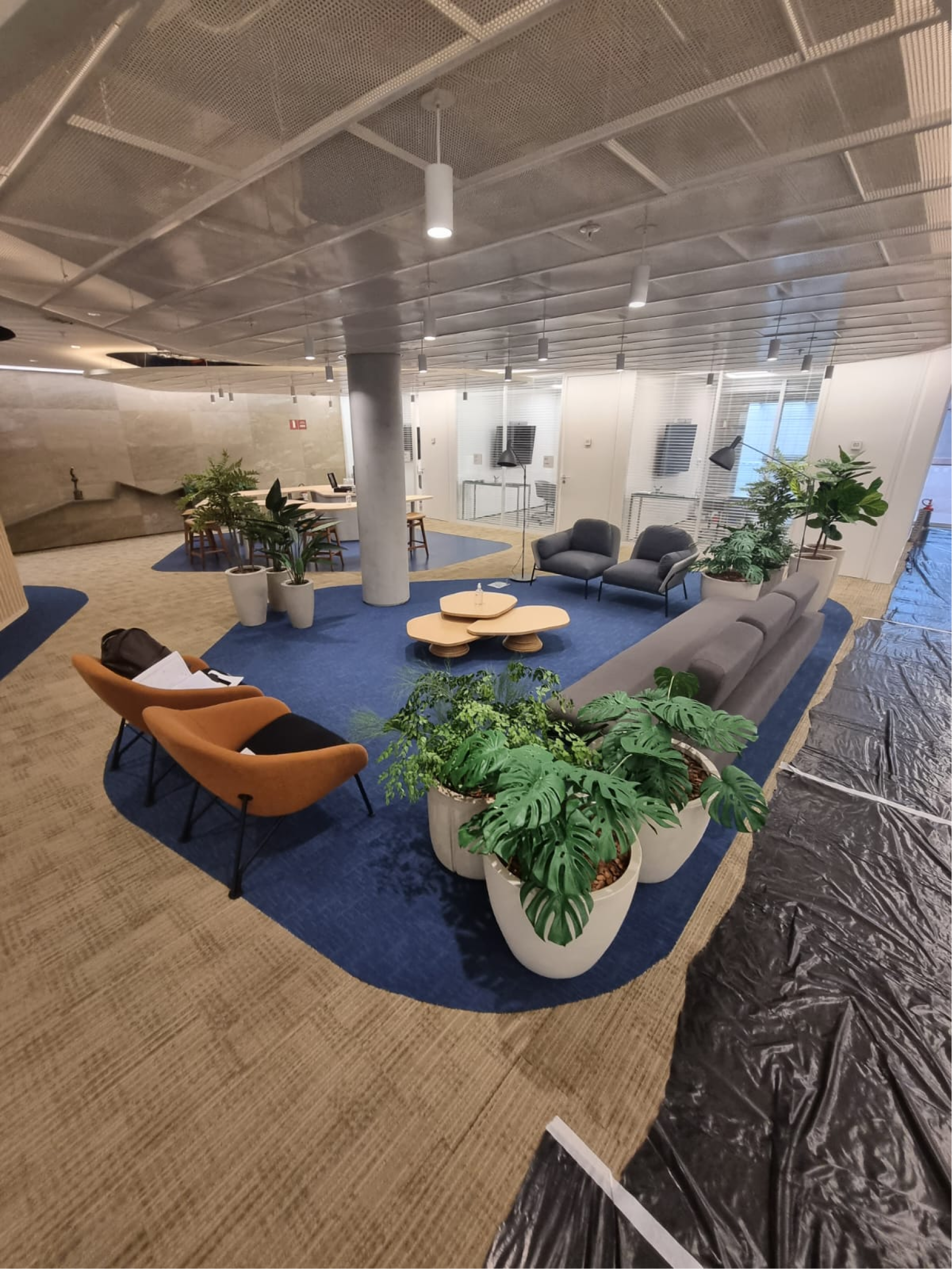 Equipe Tebecon em obra corporativa